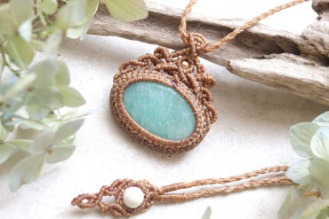 ローズクォーツ天然石マクラメネックレスmac426エスニックアジアンエキゾチックな金属アレルギーフリーアクセサリー