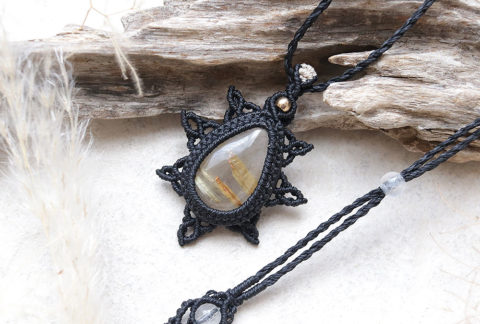 ルチルクォーツ天然石マクラメネックレスmac441エスニックアジアンエキゾチックなアレルギーフリーのアクセサリー