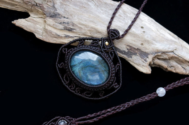 ラブラドライト天然石マクラメネックレスmac450エスニックアジアンエキゾチックなアレルギーフリーの大振りアクセサリー